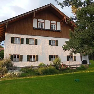 https://ferienwohnung-in-bauernhaus-direkt-am-alpenrand.com-bavaria.com